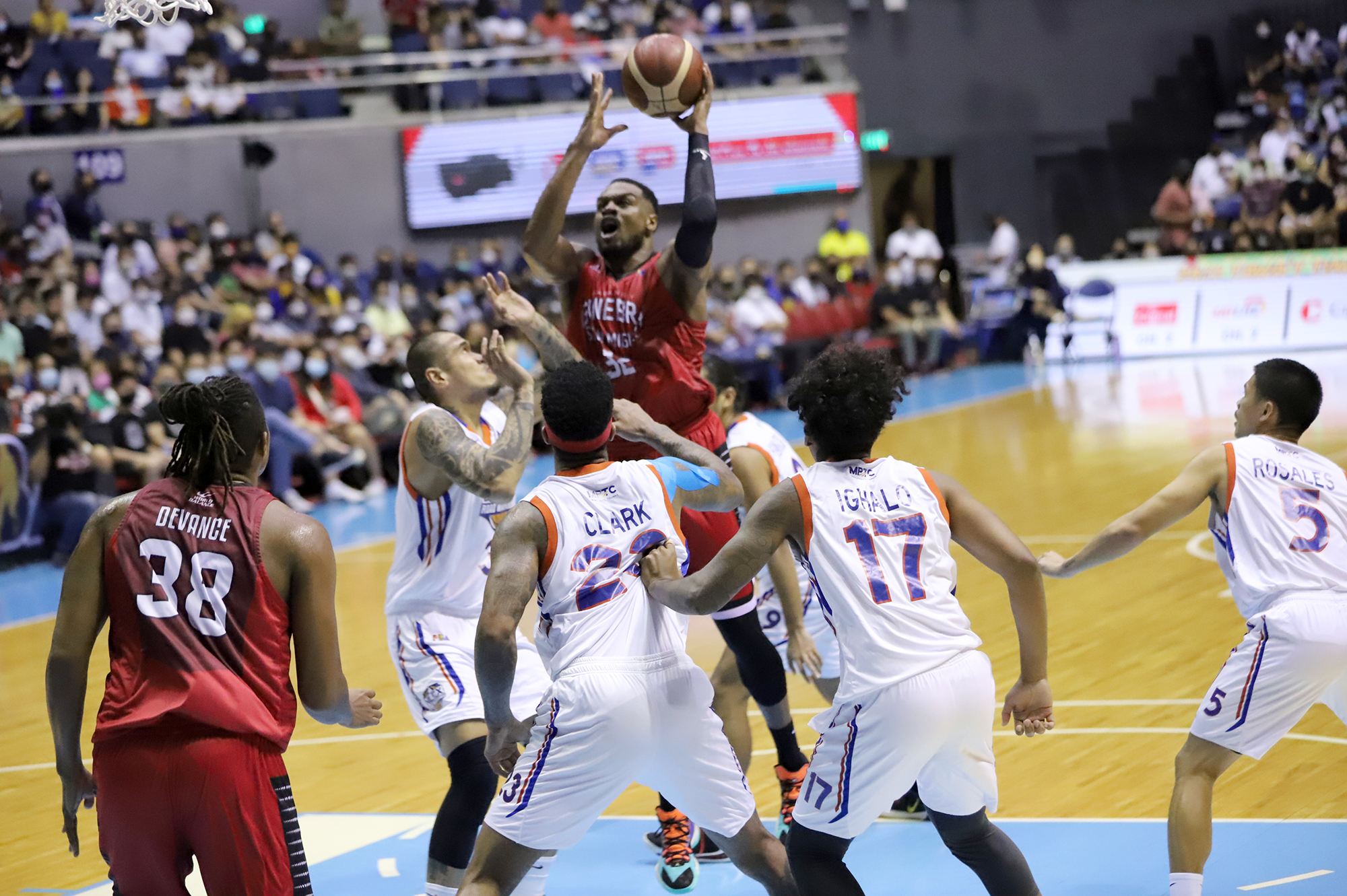 Ginebra's Justin Brownlee.