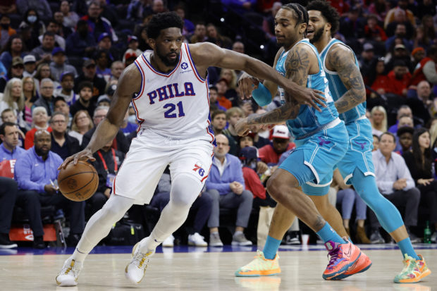 Joel Embiid #21 of the Philadelphia 76ers dribbles past P.J. Washington #25 of the Charlotte Hornets during the second quarter at Wells Fargo Center on April 02, 2022 in Philadelphia, Pennsylvania. NOTE TO USER: User expressly acknowledges and agrees that, by downloading and or using this photograph, User is consenting to the terms and conditions of the Getty Images License Agreement.   Tim Nwachukwu/Getty Images/AFP (Photo by Tim Nwachukwu / GETTY IMAGES NORTH AMERICA / Getty Images via AFP)