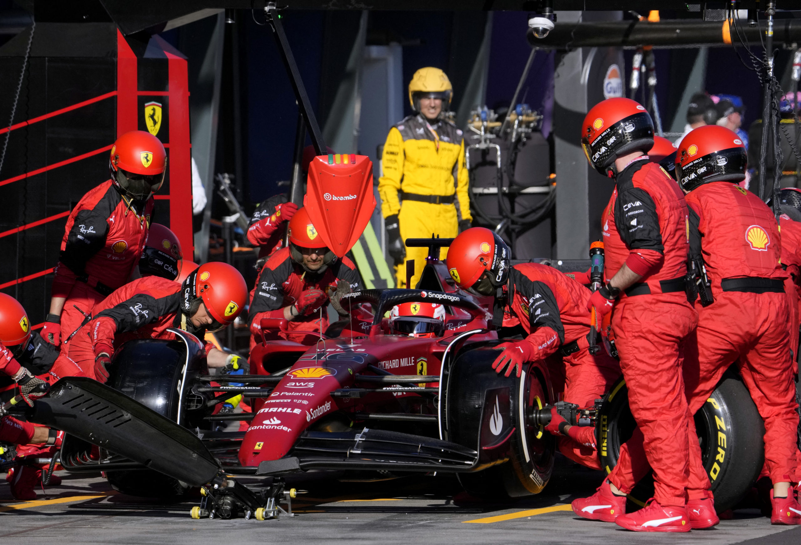 FILE PHOTO: Formula One F1 - Australian Grand Prix - Melbourne Grand Prix Circuit, Melbourne, Australia - April 10, 2022 Ferrari's Charles Leclerc's pit crew in action during the race Pool via 