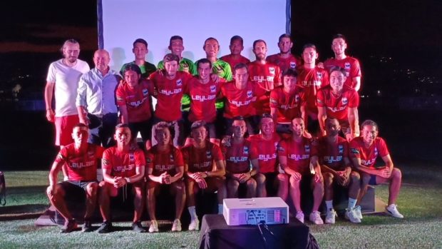 Newbies from Cebu Football Club watch the championship with new coaches and players.  (DALE ISRAEL / INQUIRER VISAYAS) 