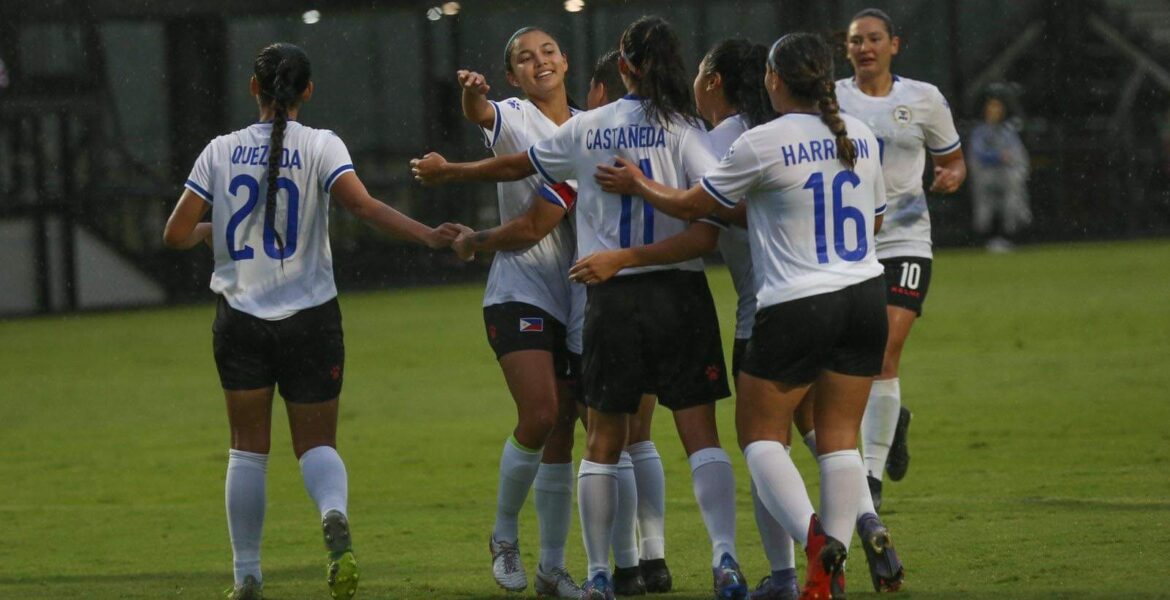 Philippines women's soccer team in a friendly match against Fiji.  PFF . PHOTO