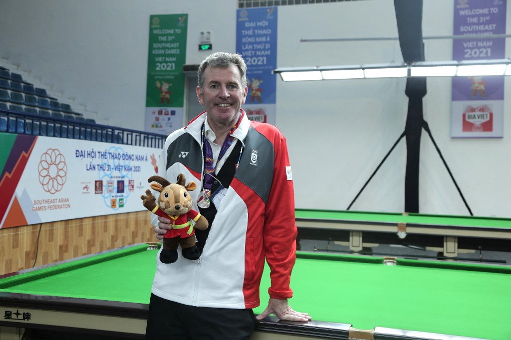 Singaporean billiard player Peter Gilchrist poses with his silver medal after the final of the English billiards men's singles event at the 31st Southeast Asian Games (SEA Games) in Hanoi on May 17, 2022. - Singapore's English-born Peter Gilchrist saw his remarkable run of six billiard golds in a row at the SEA Games dating back to 2009 come to a crashing end on May 17. (Photo by Quy Le BUI / AFP)