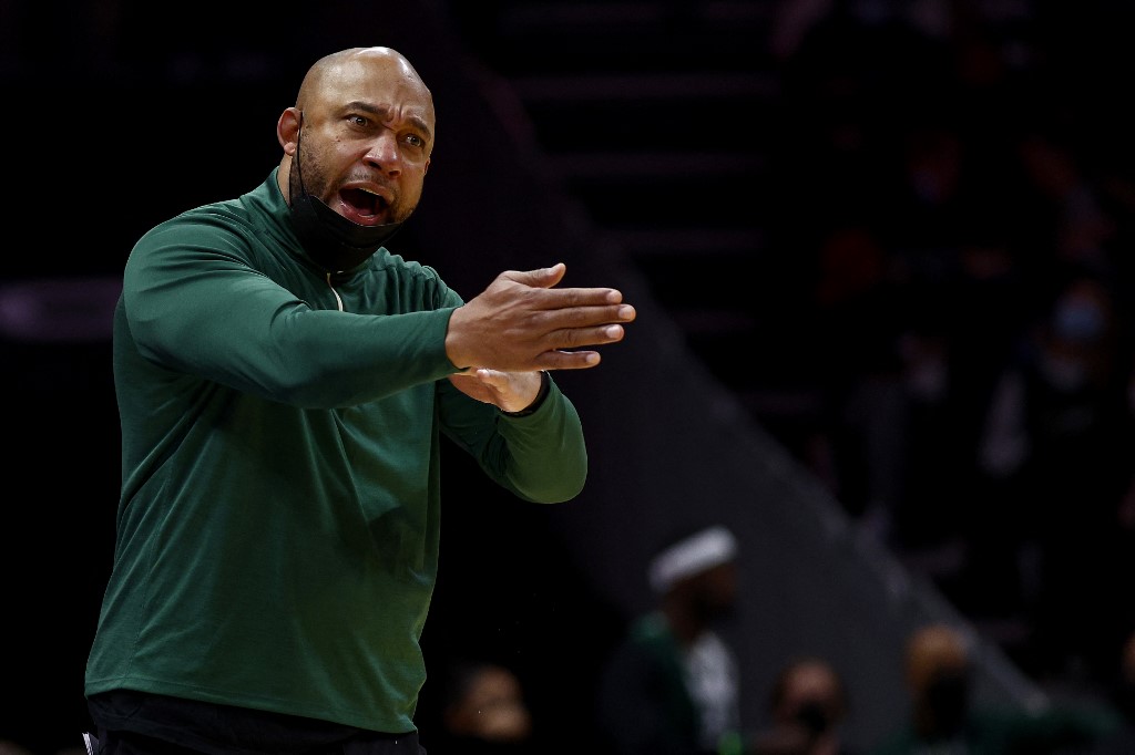 CHARLOTTE, NORTH CAROLINA - JANUARY 08: Acting head coach Darvin Ham of the Milwaukee Bucks reacts during the second half of the game against the Charlotte Hornets at Spectrum Center on January 08, 2022 in Charlotte, North Carolina. NOTE TO USER: User expressly acknowledges and agrees that, by downloading and or using this photograph, User is consenting to the terms and conditions of the Getty Images License Agreement.   Jared C. Tilton/Getty Images/AFP (Photo by Jared C. Tilton / GETTY IMAGES NORTH AMERICA / Getty Images via AFP)