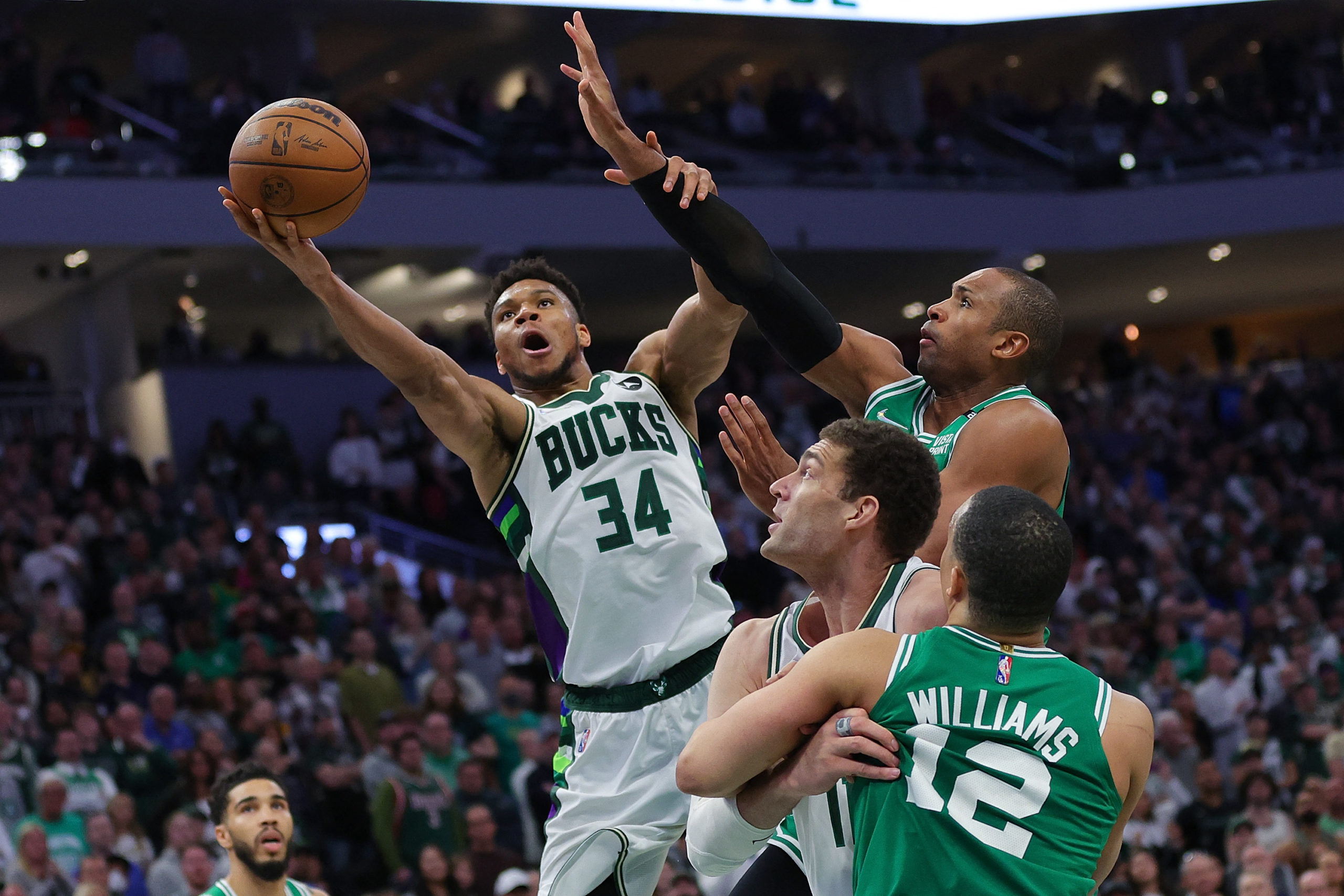 NBA: Giannis mencetak 42 saat Bucks mengalahkan Celtics untuk memimpin seri 2-1