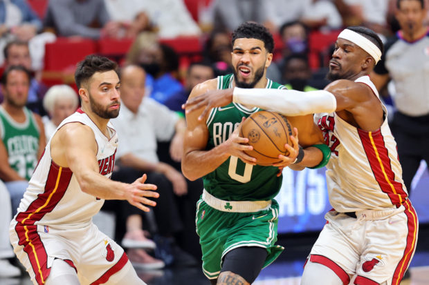 Jayson Tatum #0 of the Boston Celtics drives to the basket against Max Strus #31 and Jimmy Butler #22 of the Miami Heat during the third quarter in Game Two of the 2022 NBA Playoffs Eastern Conference Finals at FTX Arena on May 19, 2022 in Miami, Florida. NOTE TO USER: User expressly acknowledges and agrees that, by downloading and or using this photograph, User is consenting to the terms and conditions of the Getty Images License Agreement. Michael Reaves/Getty Images/AFP (Photo by Michael Reaves / GETTY IMAGES NORTH AMERICA / Getty Images via AFP)