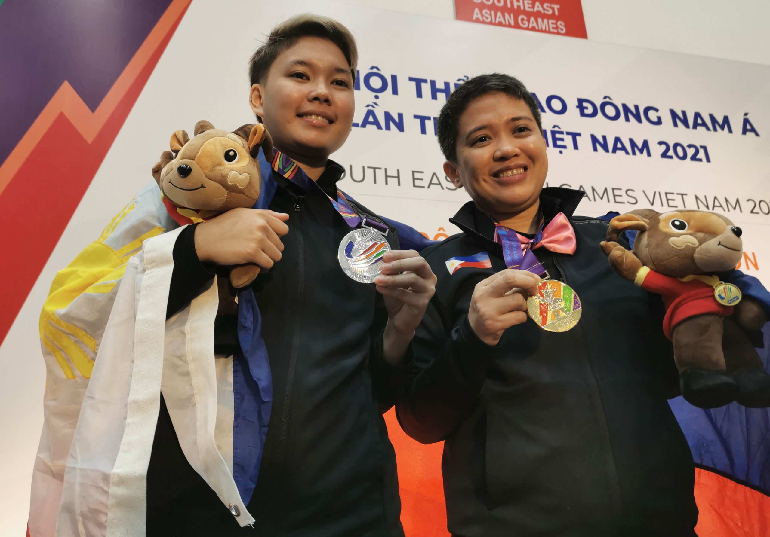 Rubilen Amit defeats Chezka Centeno 7-5 in the women's 10-ball finals in the 31st SEA Games in Hanoi, Vietnam. SEA GAMES POOL