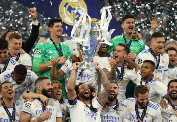 Champions League Final - Liverpool v Real Madrid - Stade de France, Saint-Denis near Paris, France - May 28, 2022 Marcelo of Real Madrid celebrates with the trophy and REUTERS / Molly Darlington teammates