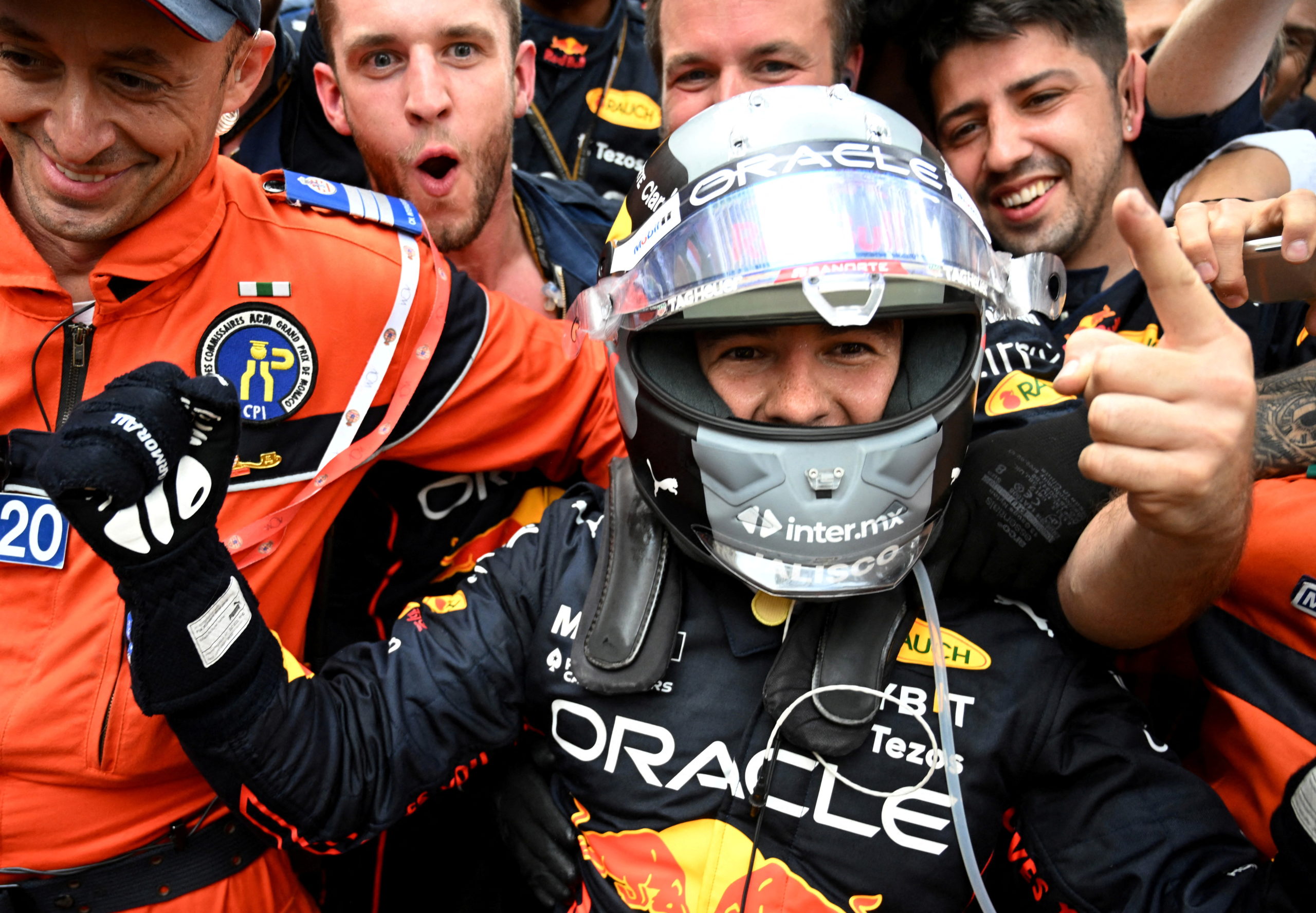 F1: Pemenang Monaco Sergio Perez akan tetap bersama Red Bull hingga 2024