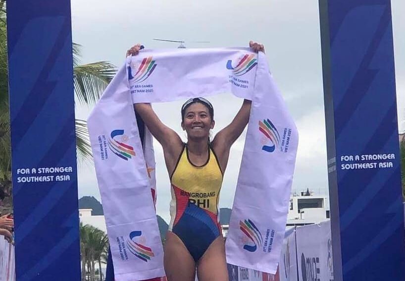 Kim Mangrobang is once again the SEA Games champion.  Maya Montecillo photo via Triathlon Association of the Philippines