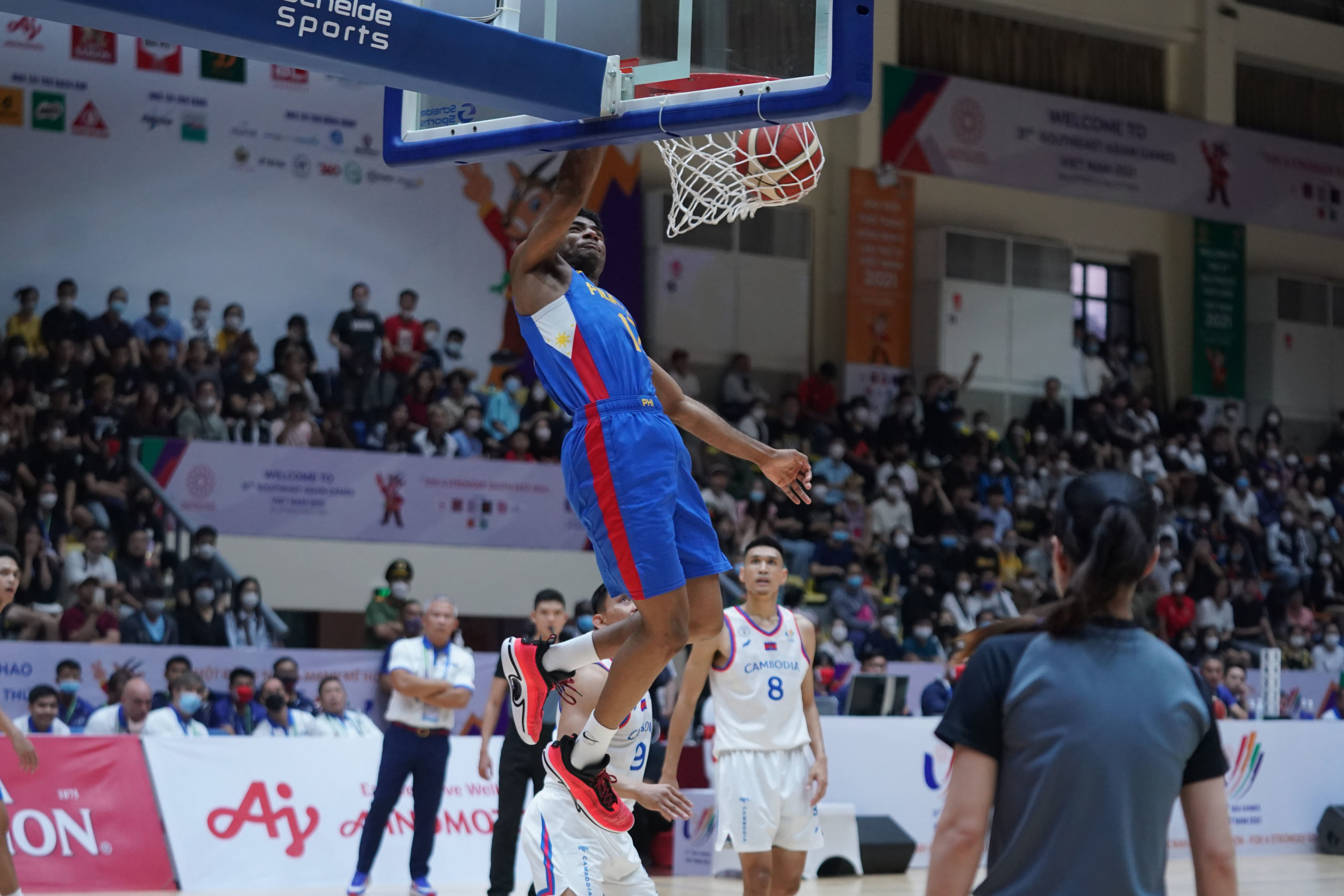 LeBron Lopez soars for a slam in Gilas Pilipinas' game against Cambodia in the 31st SEA Games. SEA GAMES POOL