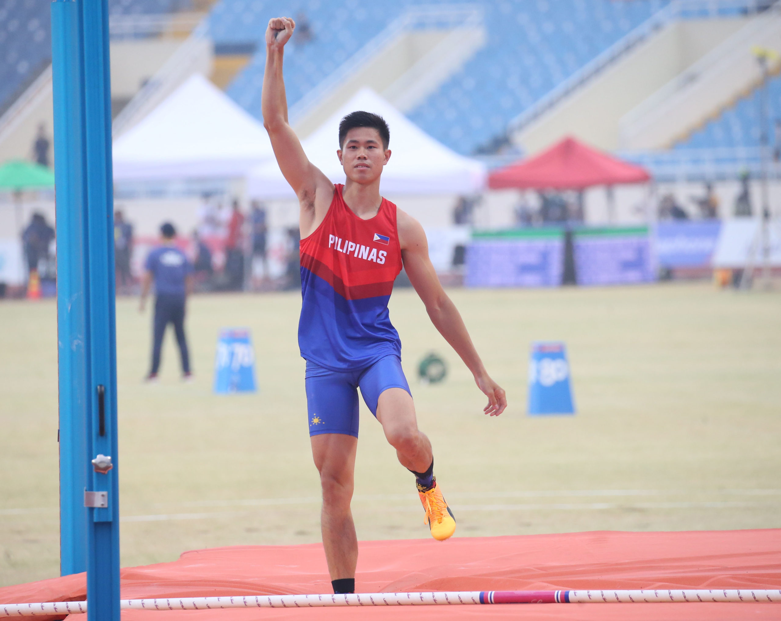 EJ Obiena wins another pole vault gold in the SEA Games. 