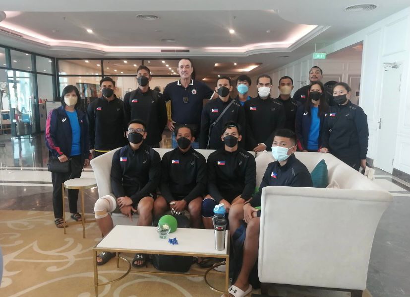 PSC Commissioner and 31st Southeast Asian Games Chef de Mission Ramon Fernandez gave the Philippine Men's Beach Handball team a pep talk as PSC distributed their allowances Wednesday as they start their on-venue training here in Hanoi. PSC PHOTO
