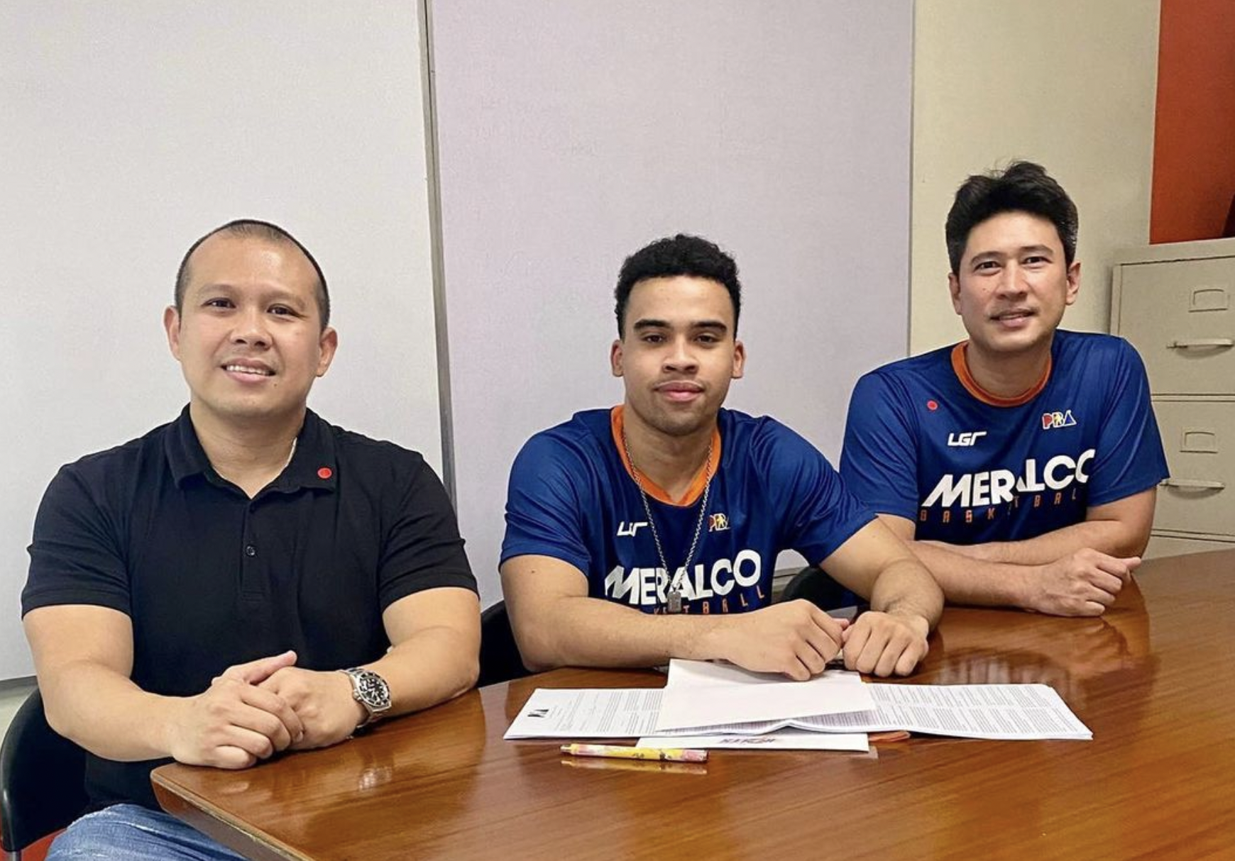 Aaron Black signs an extension with Meralco. AARON BLACK INSTAGRAM