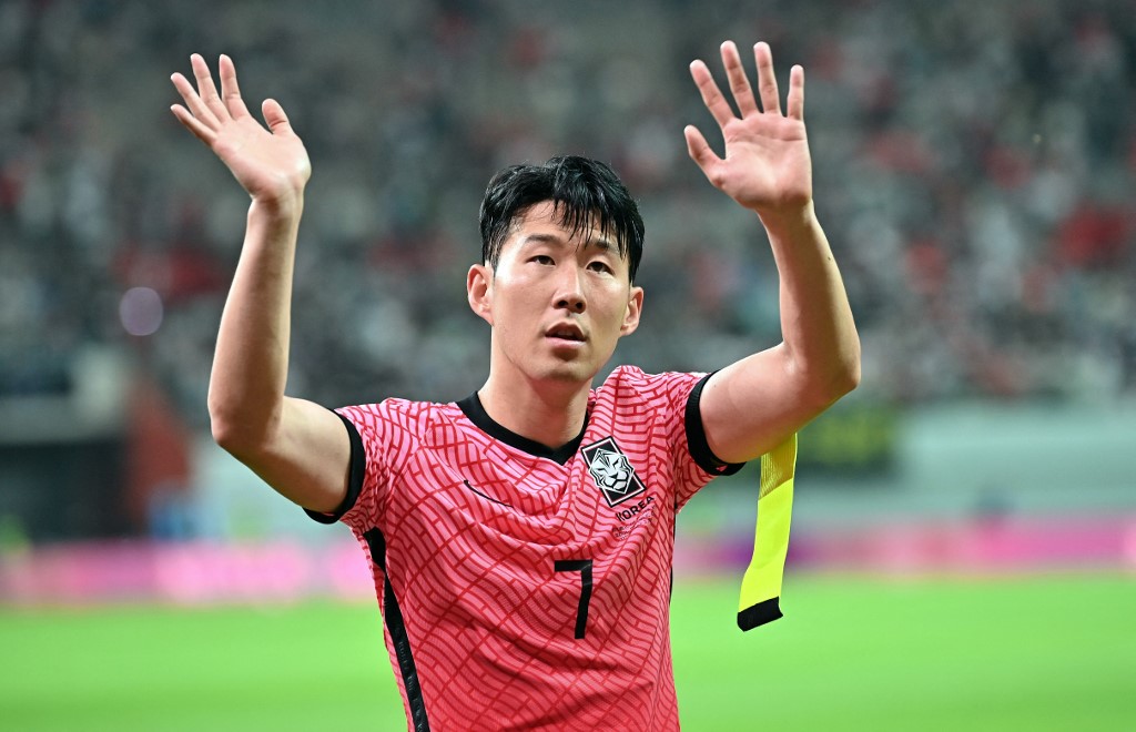 South Korea's midfielder Son Heung-min waves to his fans after a friendly football match between South Korea and Brazil at Seoul World Cup Stadium in Seoul on June 2, 2022. (Photo by Jung Yeon-je / AFP)