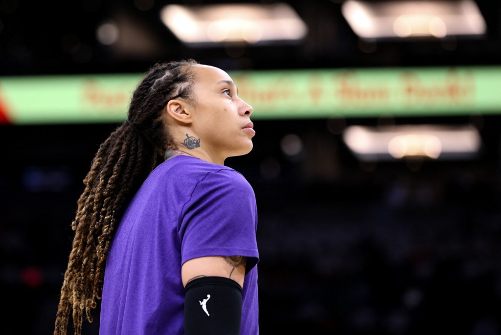 PHOENIX, ARIZONA - OCTOBER 10: Brittney Griner #42 of the Phoenix Mercury durring pregame warmups at Footprint Center on October 10, 2021 in Phoenix, Arizona. NOTE TO USER: User expressly acknowledges and agrees that, by downloading and or using this photograph, User is consenting to the terms and conditions of the Getty Images License Agreement.   Mike Mattina/Getty Images/AFP (Photo by Mike Mattina / GETTY IMAGES NORTH AMERICA / Getty Images via AFP)