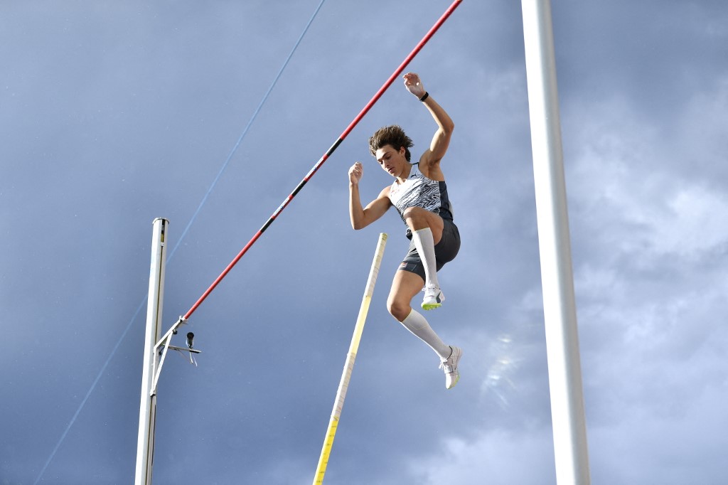 Sweden's Armand DUPLANTIS competes in the pole vault men final at the Diamond League track and field meeting in Oslo on June 16, 2022. (Photo by Thomas WINDESTAM / Diamond League AG / FACTSTORY)