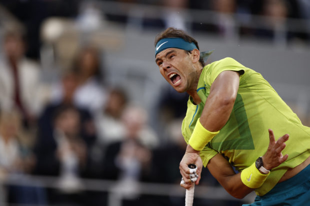 Tenis - Abierto de Francia - Roland Garros, París, Francia - 31 de mayo de 2022 Rafael Nadal de España reacciona durante su partido de cuartos de final contra Novak Djokovic de Serbia REUTERS/Gonzalo fuentes
