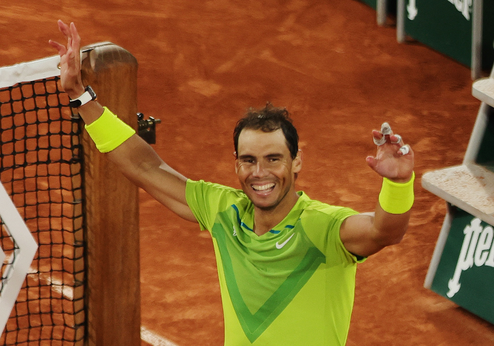 Tennis - French Open - Roland Garros, Paris, France - June 1, 2022 Spain's Rafael Nadal celebrates winning his quarter final match against Serbia's Novak Djokovic REUTERS/Pascal Rossignol