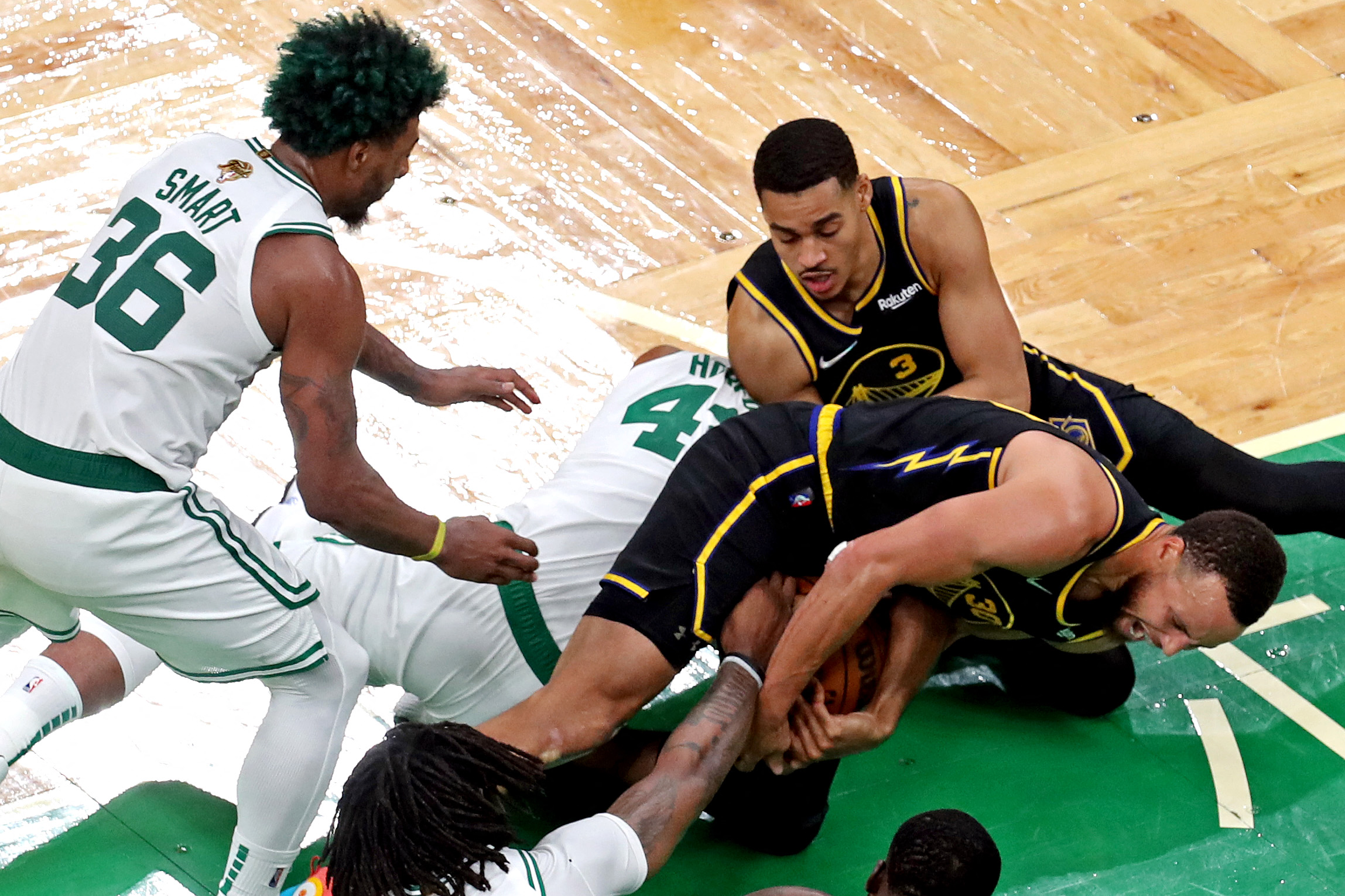Golden State Warriors guard Stephen Curry (30) goes for the ball against Boston Celtics center Al Horford (42) during the fourth quarter in game three of the 2022 NBA Finals 