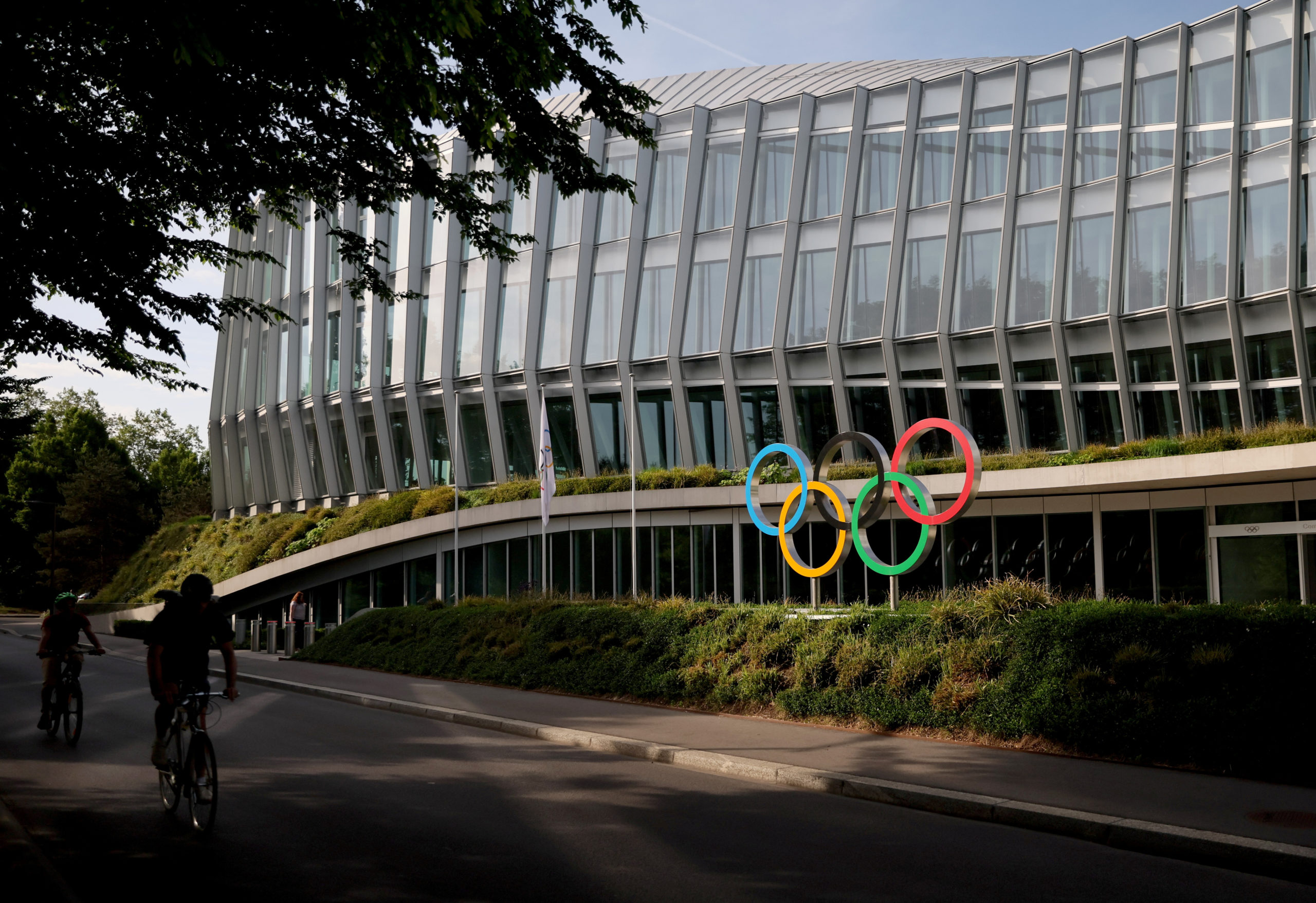Image of the Olympic rings in front of the International Olympic Committee (IOC) headquarters in Lausanne, Switzerland, May 17, 2022. REUTERS/Denis Balibouse