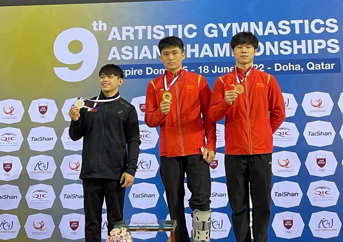 Carlos Yulo gets the silver in the men's all-around competition in Doha, Qatar
