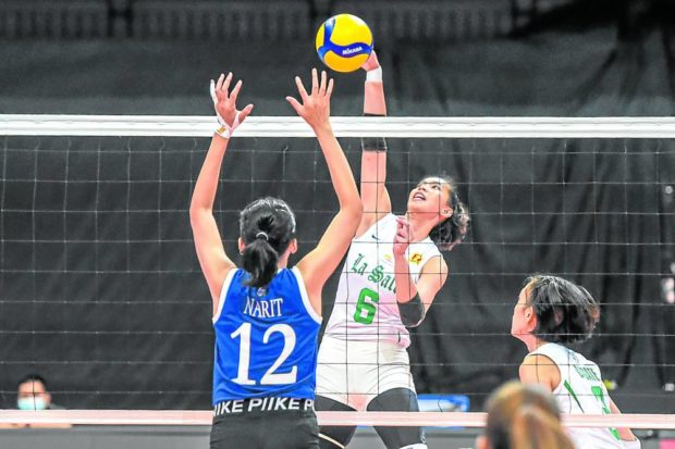 Leiah Malaluan (No. 6) opened the scoring for La Salle.  —PHOTOS BY UAAP MEDIA