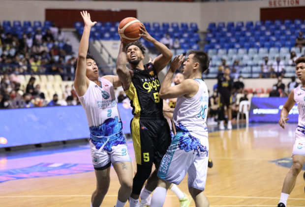 Mikey Williams (middle) connected on 10 of 20 attempts from the flfloor to lead TNT past Phoenix. —PBA IMAGES