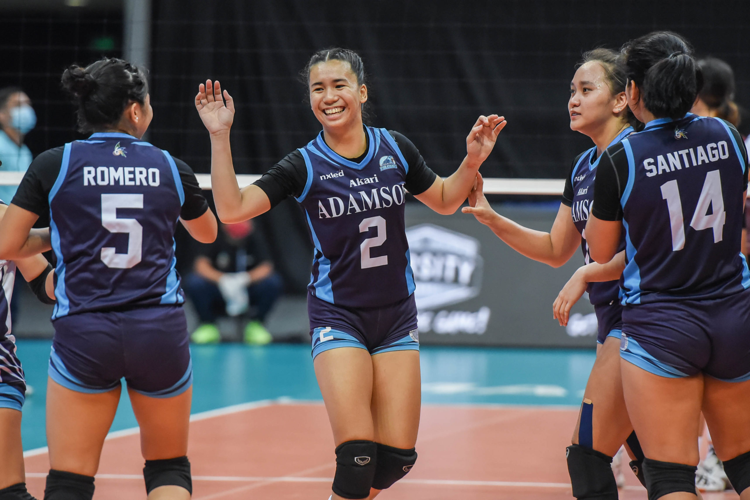 Trisha Génesis y Adamson Lady Falcons.  FOTO UAAP