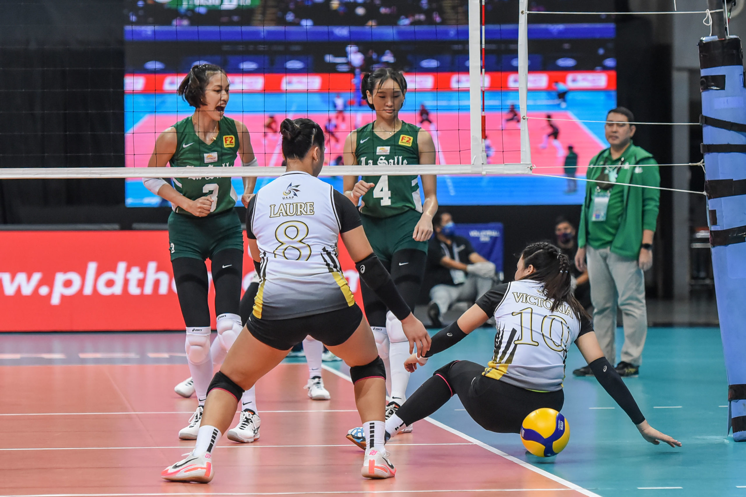 La Salle's Thea Gagate and  Leila Cruz against UST players. UAAP PHOTO