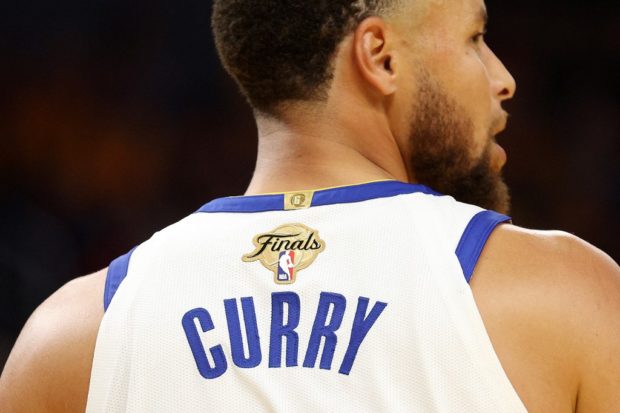 Stephen Curry jersey auctioned for $200,000