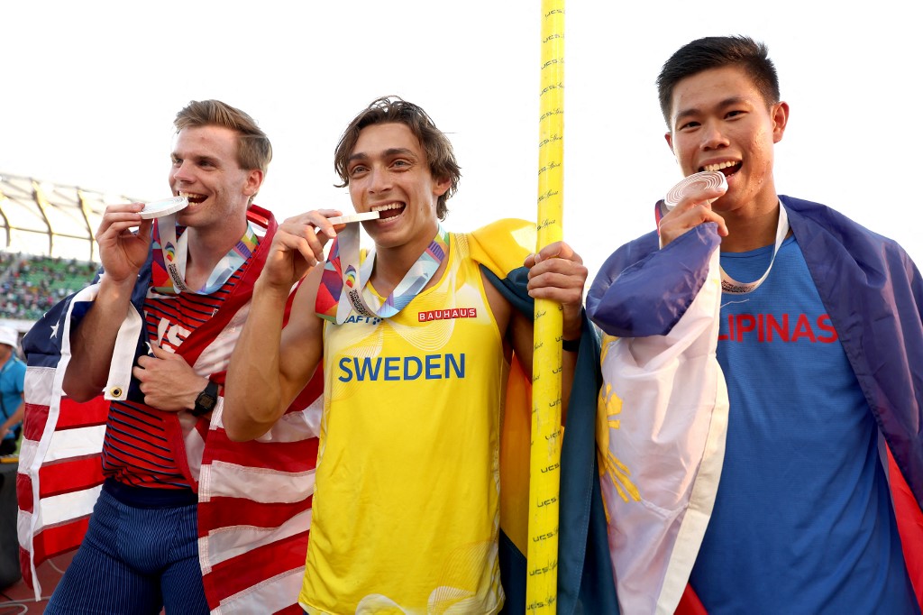  Silver medalist Christopher Nilsen of Team United States, gold medalist Armand Duplantis of Team Sweden and bronze medalist Ernest John Obiena of Team Philippines celebrate after competing in the Men's Pole Vault on day ten of the World Athletics Championships Oregon22 at Hayward Field on July 24, 2022 in Eugene, Oregon. 