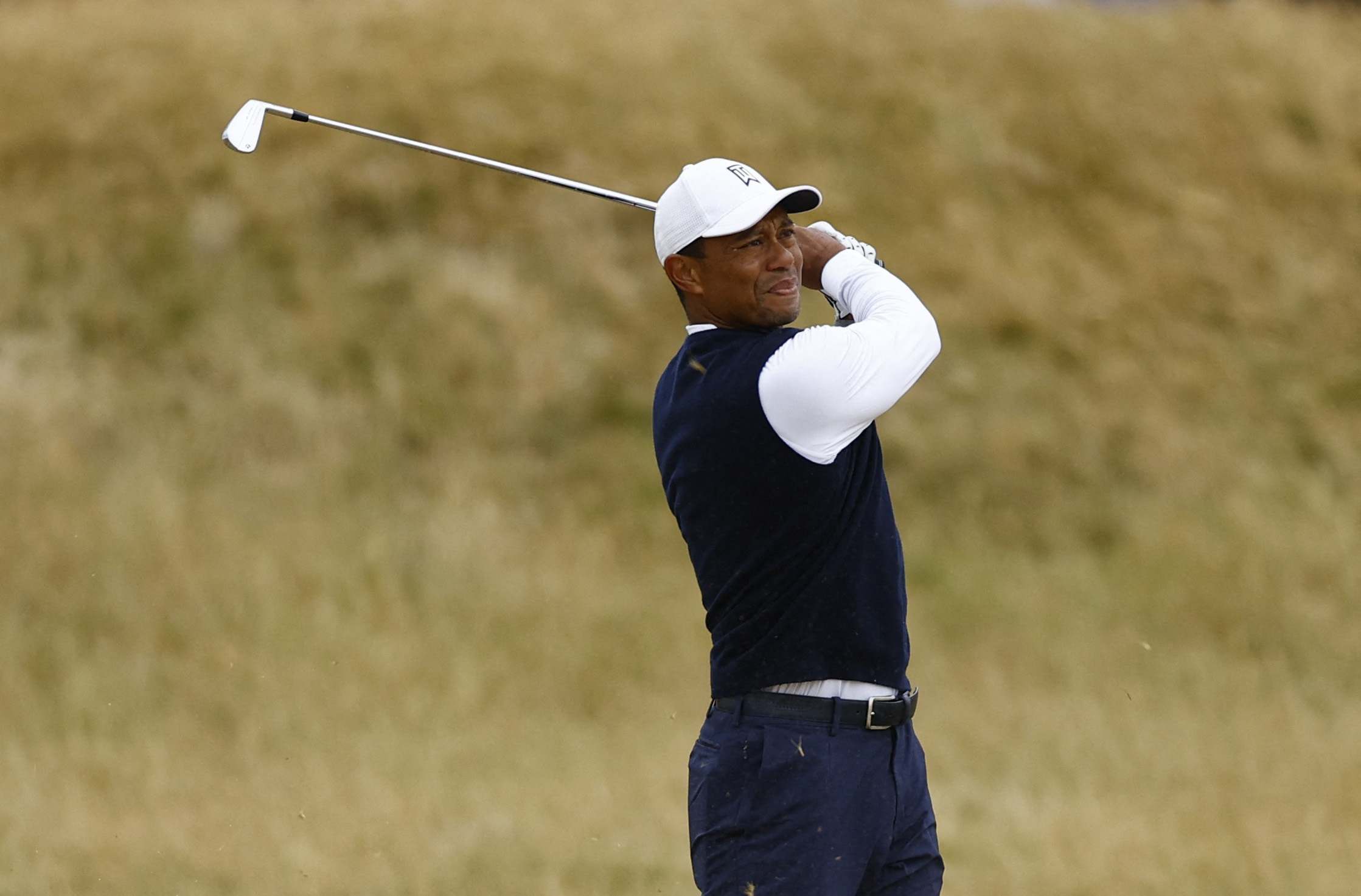 Tiger Woods berjuang keras di babak pertama British Open