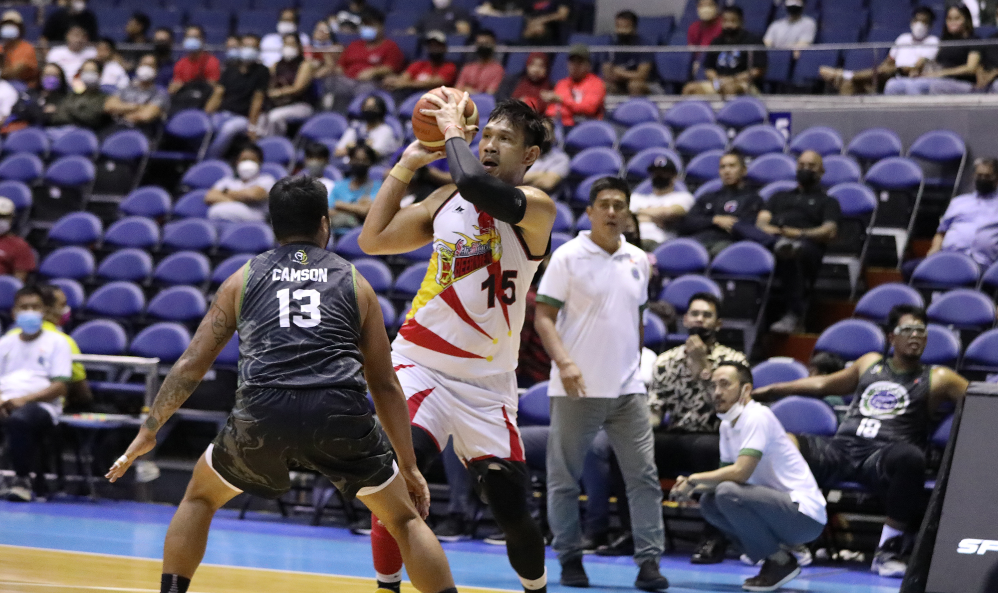 June Mar Fajardo with another spectacular showing for San Miguel.