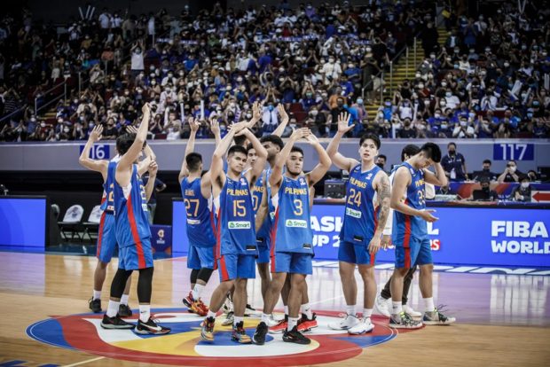The undermanned yet courageous Filipinos acknowledge the cheers of an appreciative hometown crowd at center court after dismantling the Indians. —FIBA.COM PHOTOS