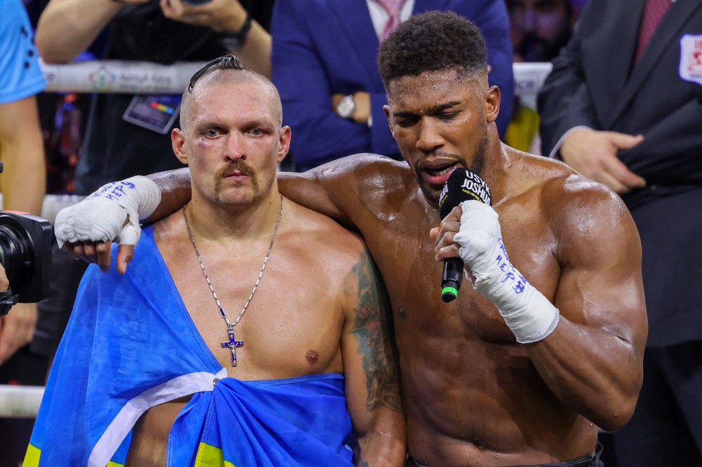 Britain's Anthony Joshua (R) congratulates Ukraine's Oleksandr Usyk (L) after the heavyweight boxing rematch for the WBA, WBO, IBO and IBF titles at the King Abdullah Sports City Arena in the Saudi Red Sea city of Jeddah, on August 20, 2022. - Usyk won his rematch against Anthony Joshua by split decision to retain his world heavyweight titles in just his fourth fight in the division in Saudi Arabia late tonight. 
