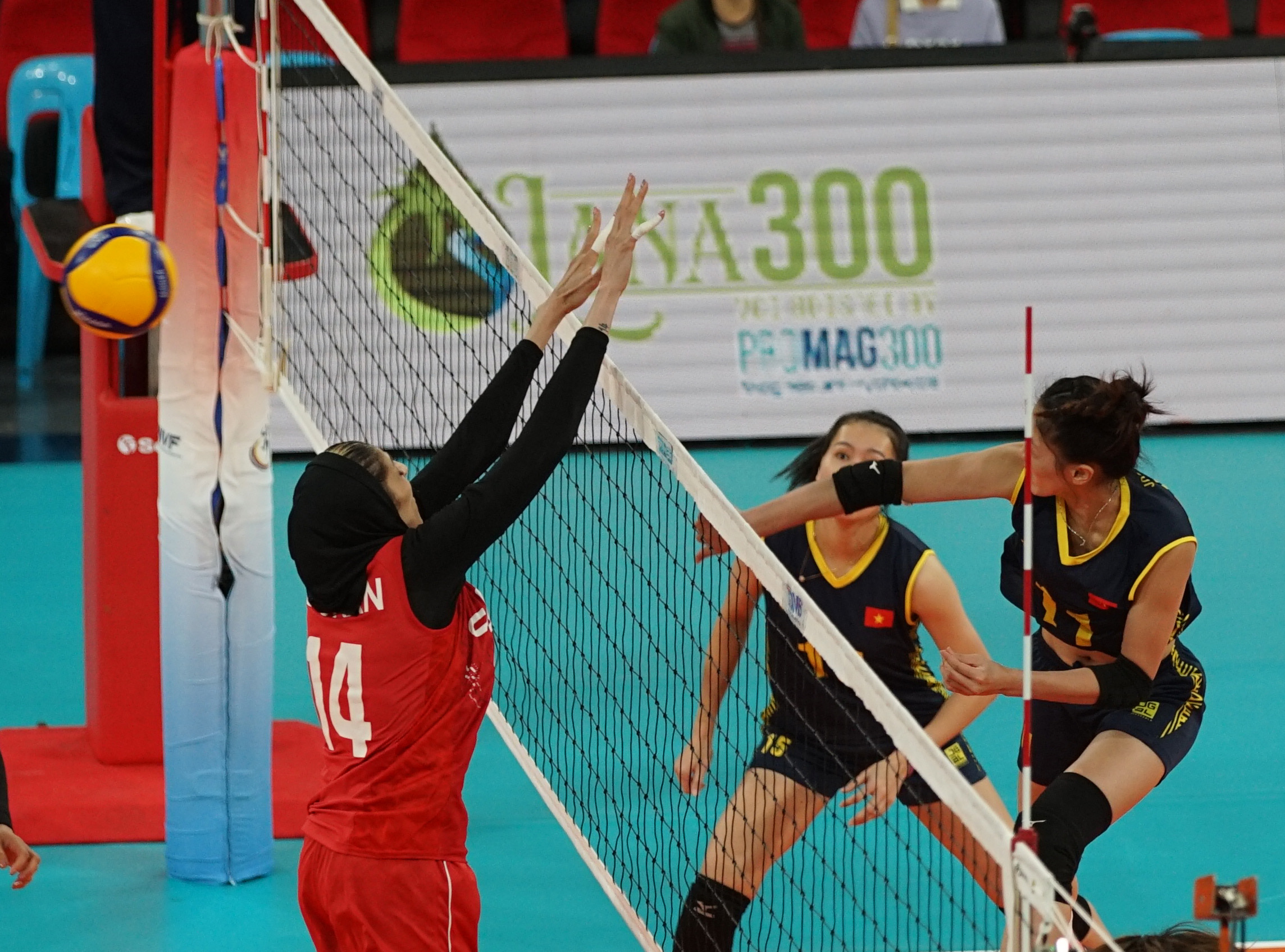 Vietnam vs Iran in the AVC Cup for Women
