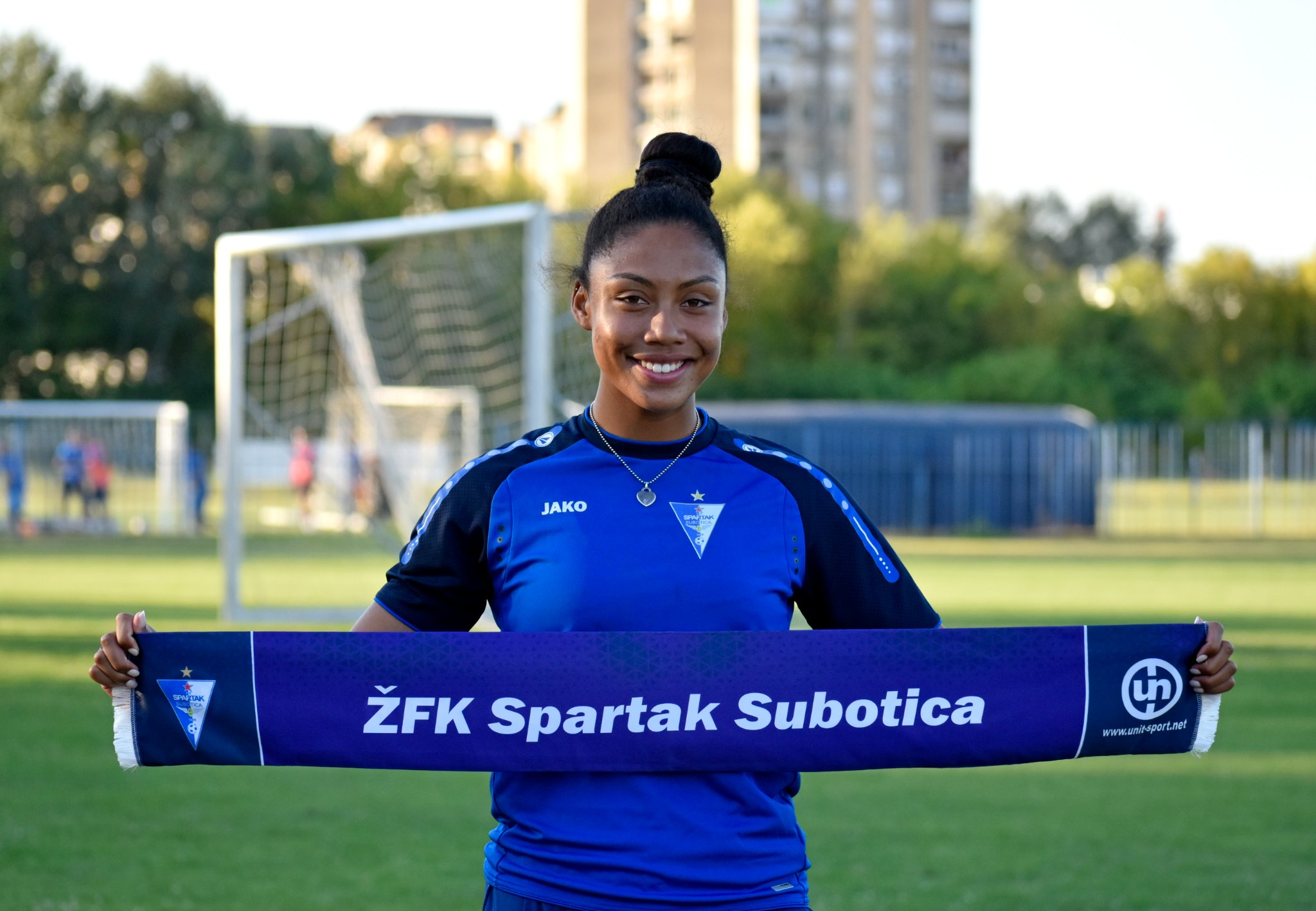 Jessika Cowart joins Serbian football club.