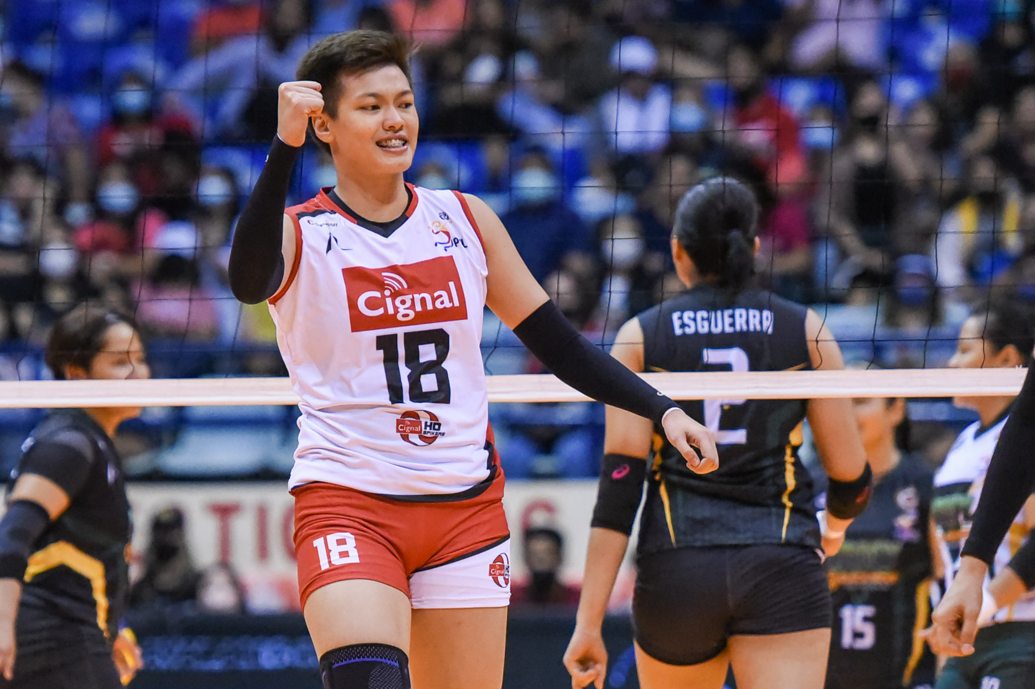 Ria Meneses carries Cignal to their last victory in the PVL Invitationals semifinals.