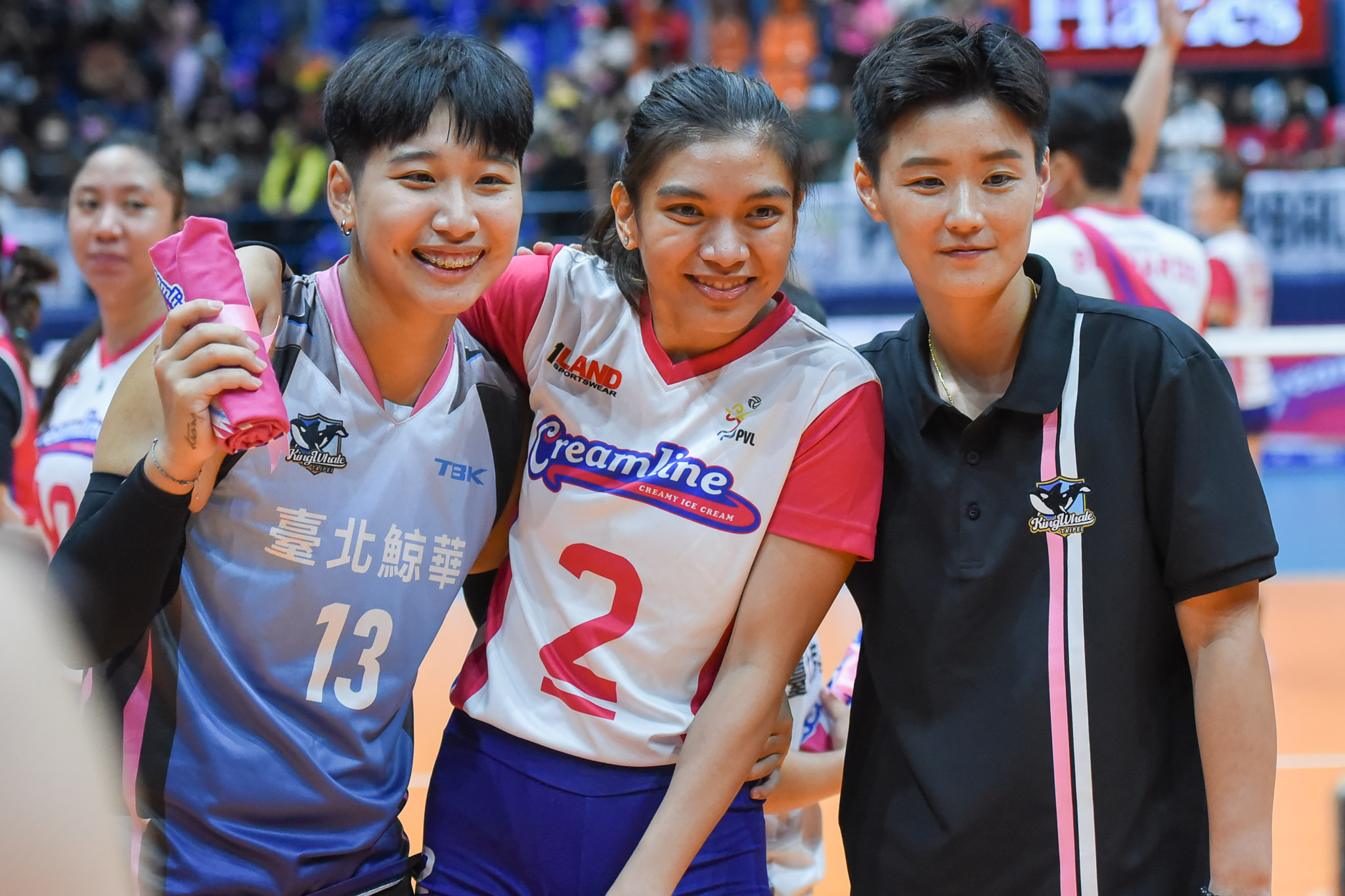 KingWhale player Tsai Qin-Yao, Alyssa Valdez, and coach Teng Yen Min.
