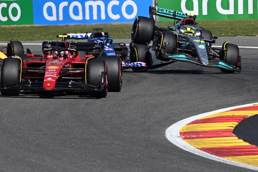 Mercedes' British driver Lewis Hamilton (R) collides with Alpine's Spanish driver Fernando Alonso (C) near Ferrari's Spanish driver Carlos Sainz Jr (L) arrives ahead of the Belgian Formula One Grand Prix at Spa-Francorchamps racetrack at Spa, on August 28, 2022. 