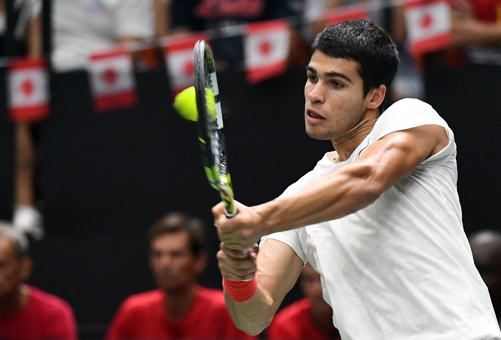 Spain's Carlos Alcaraz returns the ball to Canada's Felix Auger-Aliassime during the group stage men's singles match between Spain and Canada of the Davis Cup tennis tournament at the Fuente San Luis Sports Hall in Valencia, on September 16, 2022. 