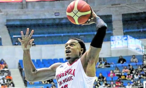 Justin Brownlee continues to be a difficult puzzle to solve for the opposition despite playing in his seventh season. —PHOTOS FROM PBA IMAGES