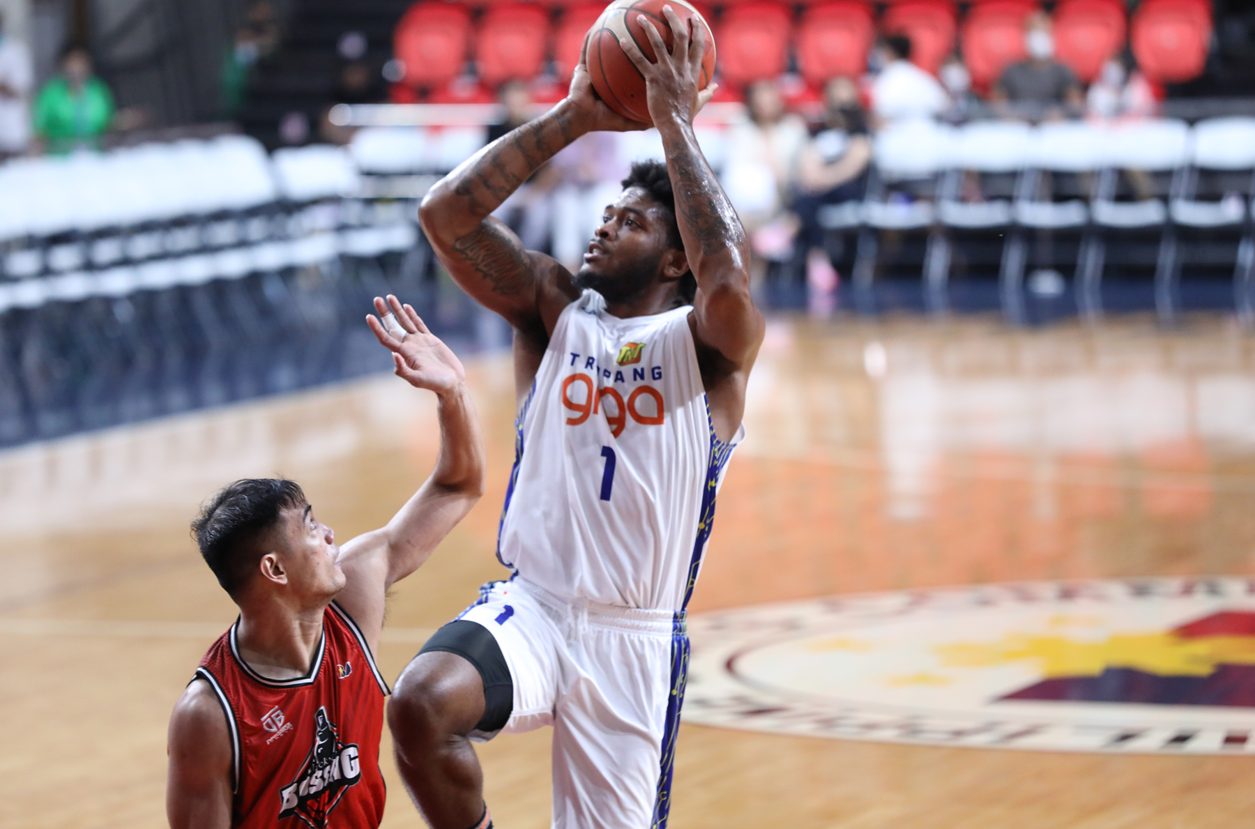 Cameron Oliver (left) leads TNT with 38 points. —PBA PHOTO.