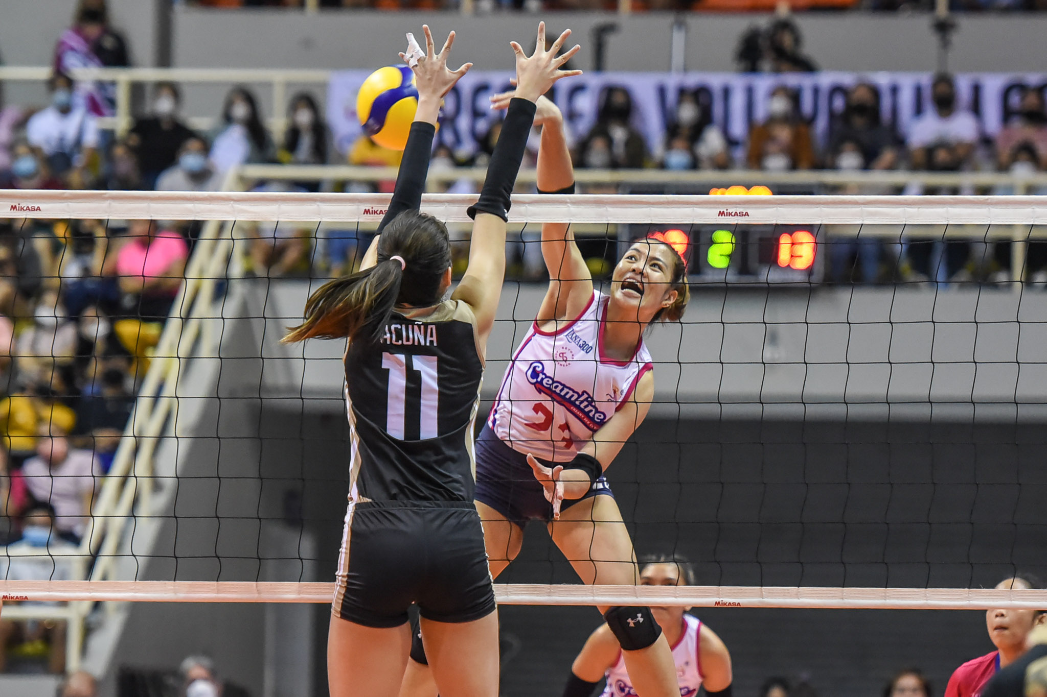 Creamline's Jem Galanza features in Cool Smashers' latest win.  –PVL PHOTOS