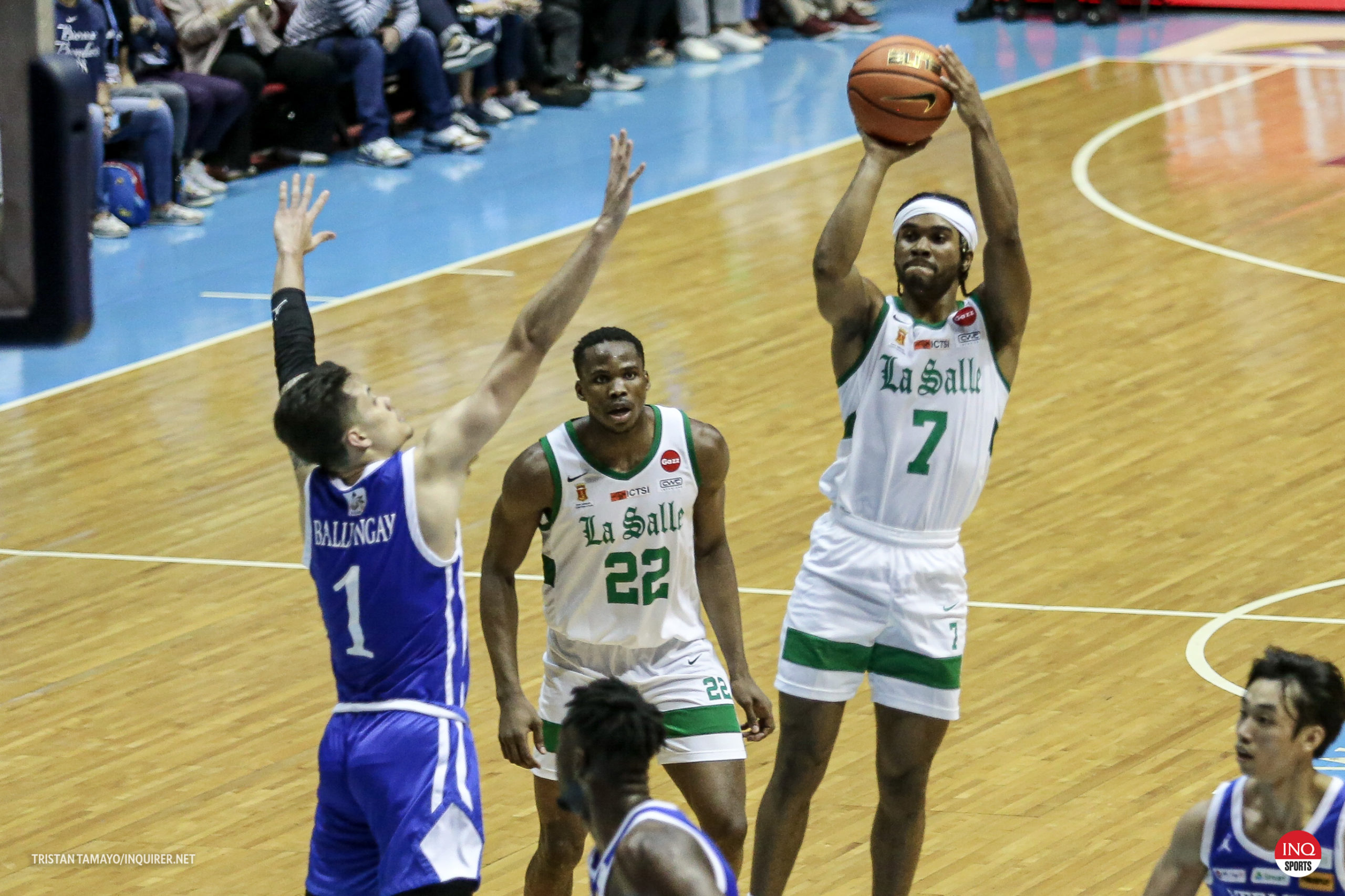 La Salle's Schonny Winston leads the Green Archers past Ateneo. Photo by Tristan Tamayo/INQUIRER.net