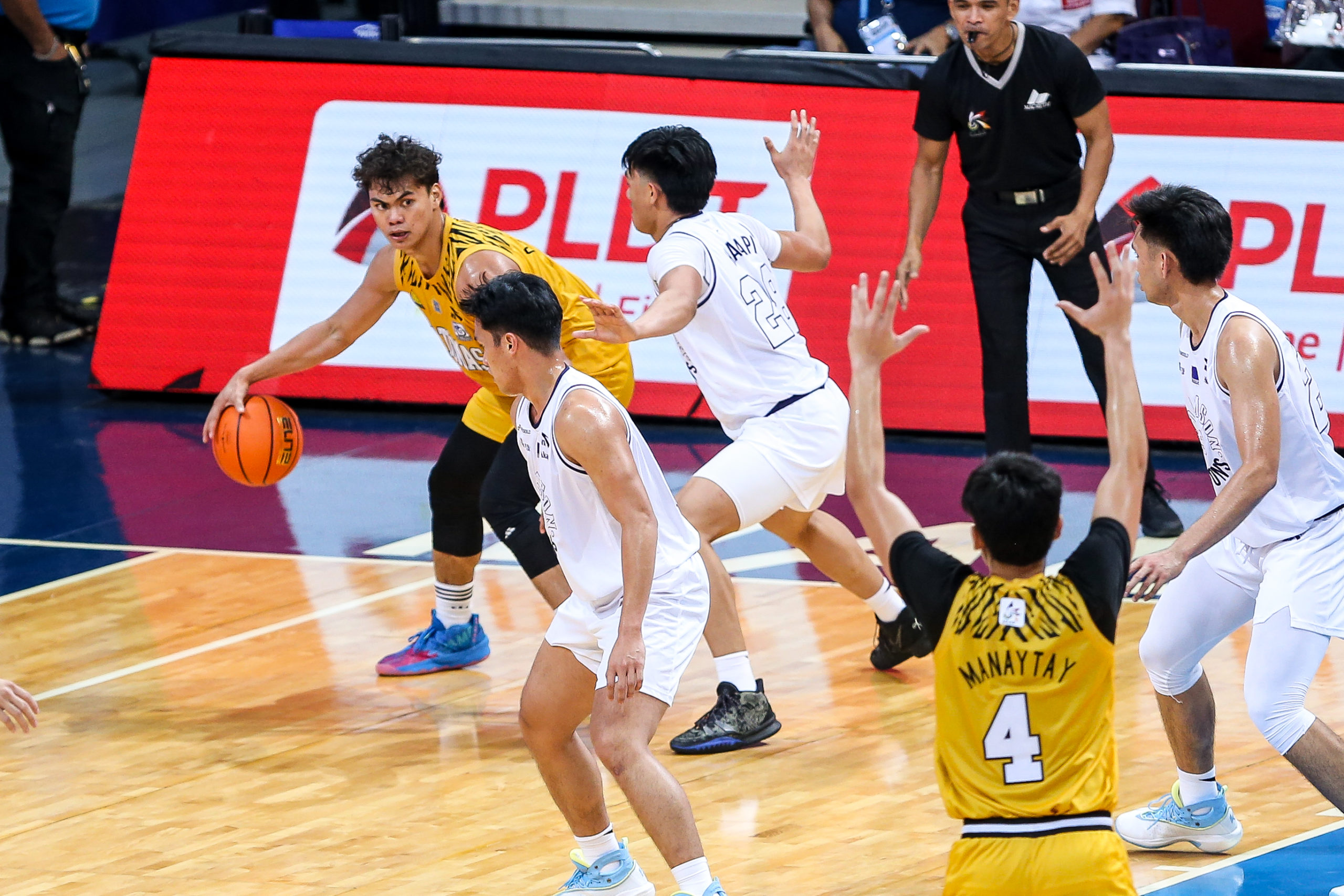 UST's Nic Cabanero in the Growling TIgers' opening game in the UAAP Season 85. 