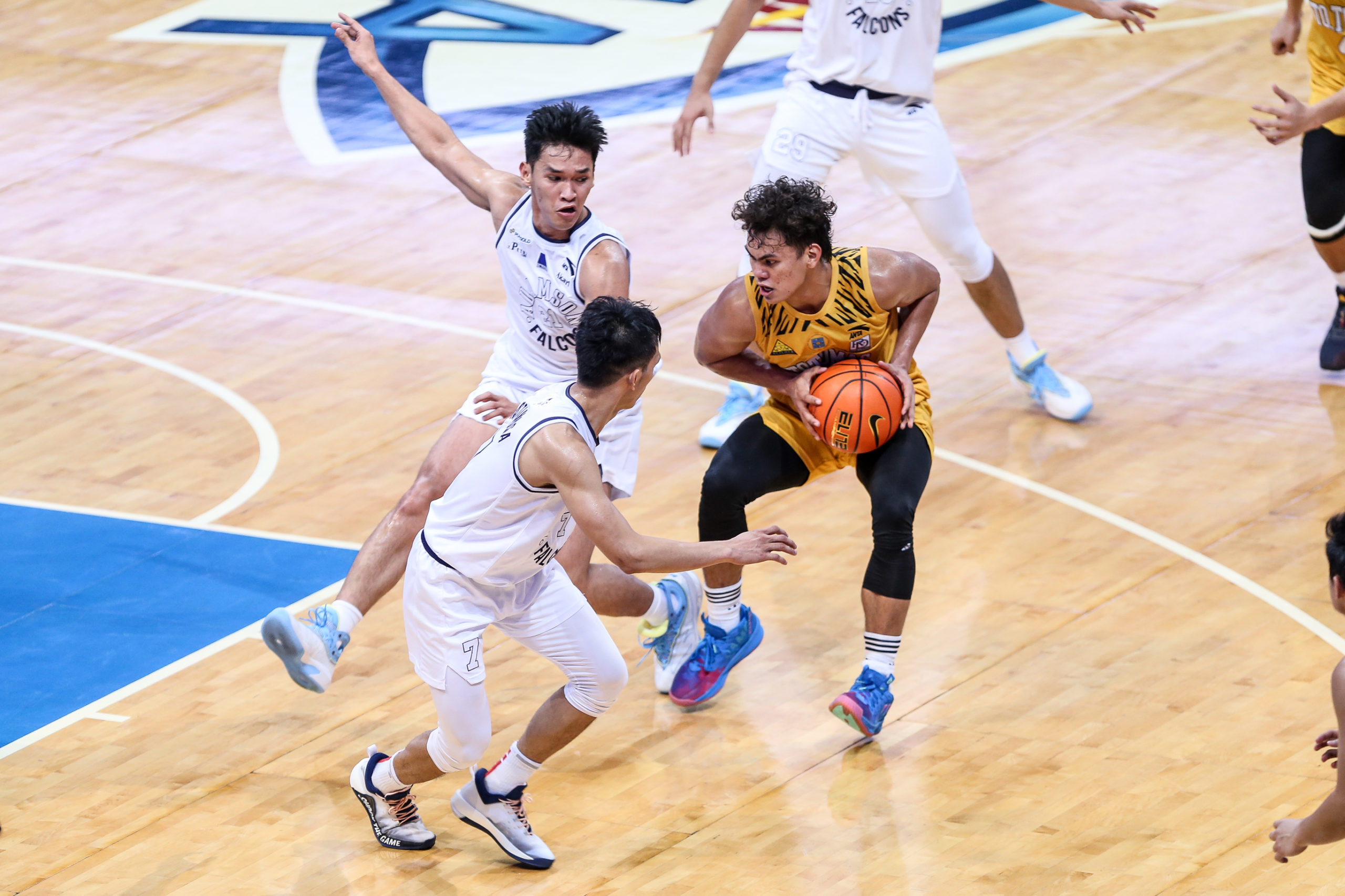 UST's Nic Cabanero in the Growling TIgers' opening game in the UAAP Season 85.