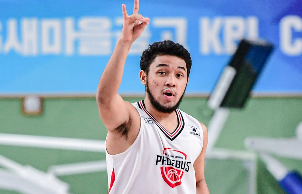 Filipino import RJ Abarrientos in the Korean Basketball League.