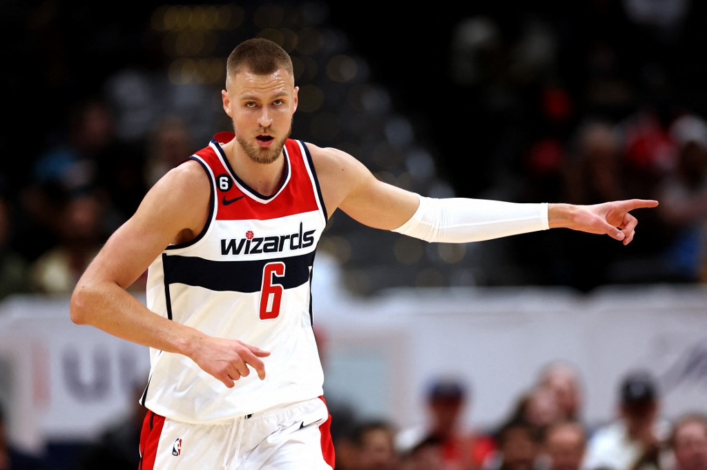 Kristaps Porzingis traded to Wizards at NBA trade deadline