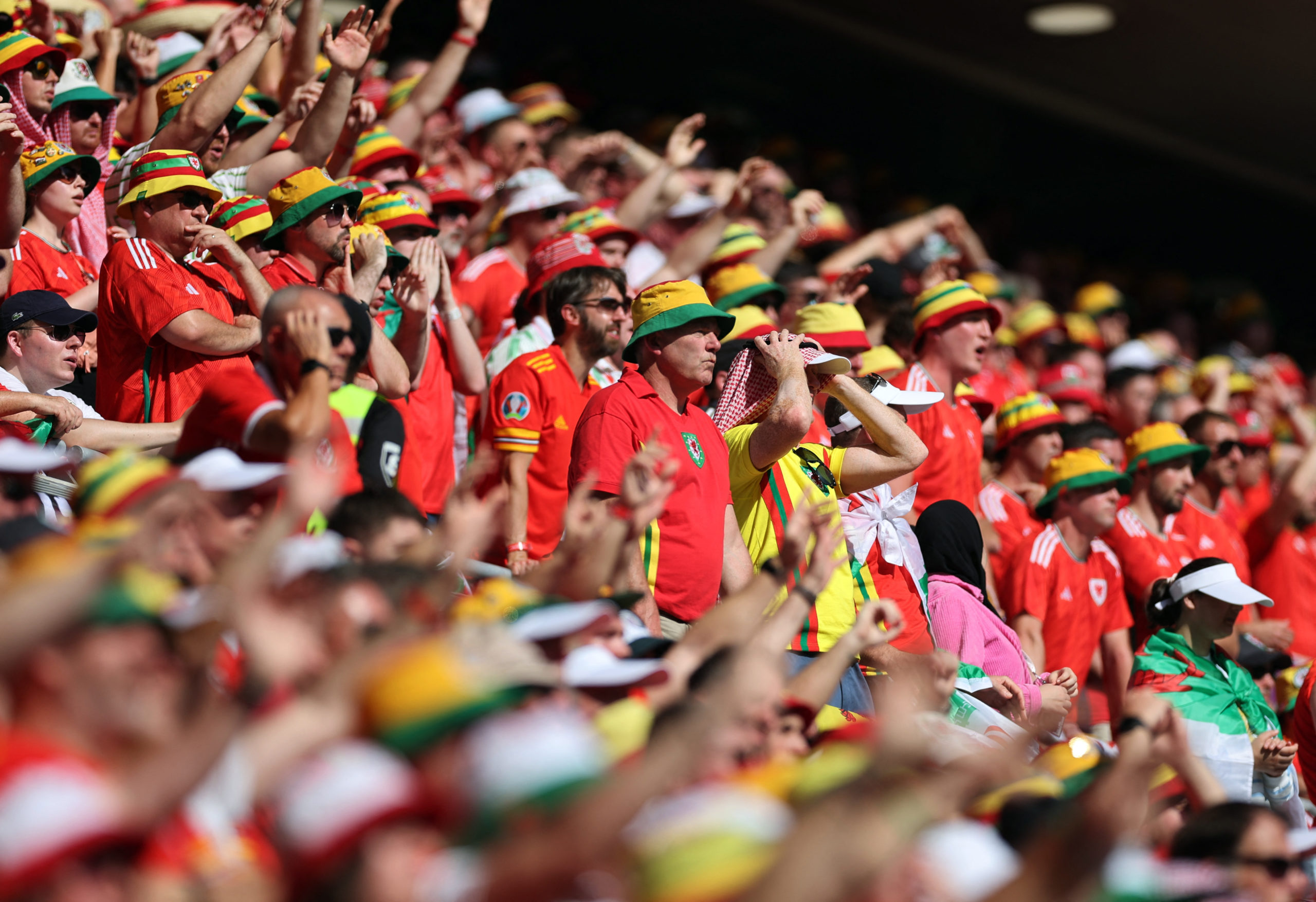 Piala Dunia: Topi ember pelangi, bendera diizinkan untuk Wales vs Iran